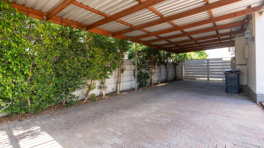 4 Bedroom Property for Sale in De Zoete Inval Western Cape